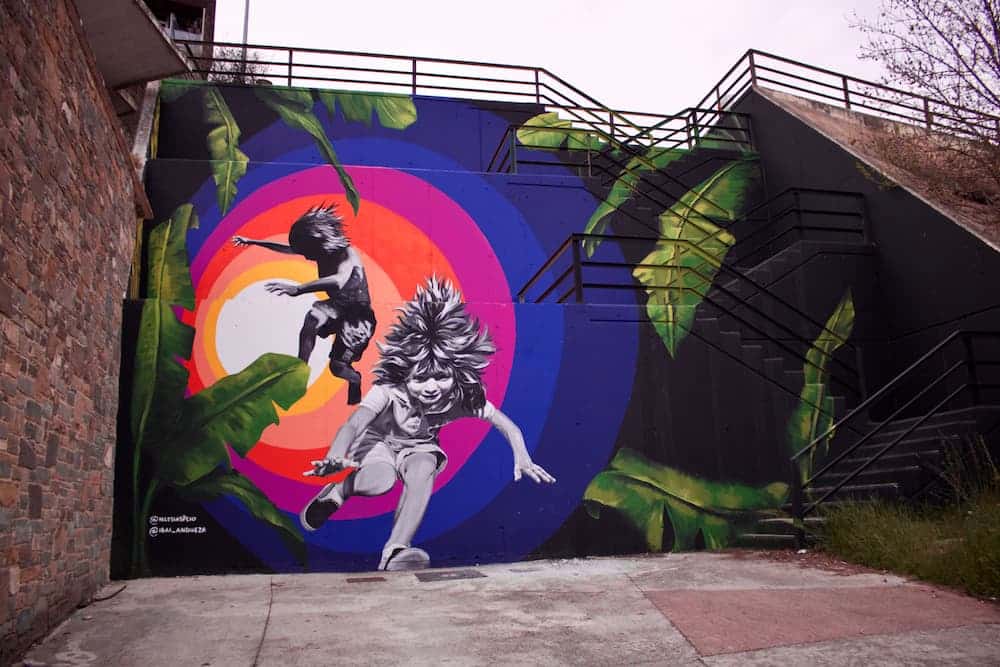 Mural exterior niñas en etxauri